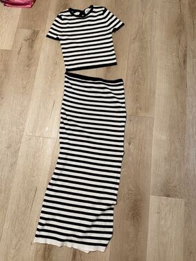 Olive & Oak Black and White Striped Ribbed Maxi Skirt
